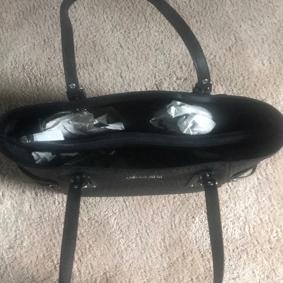 Michael Kors purse - Picture 4 of 5